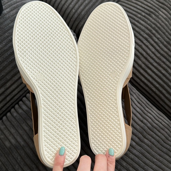 Ccocci cut-out wedge NWT - Picture 2 of 6